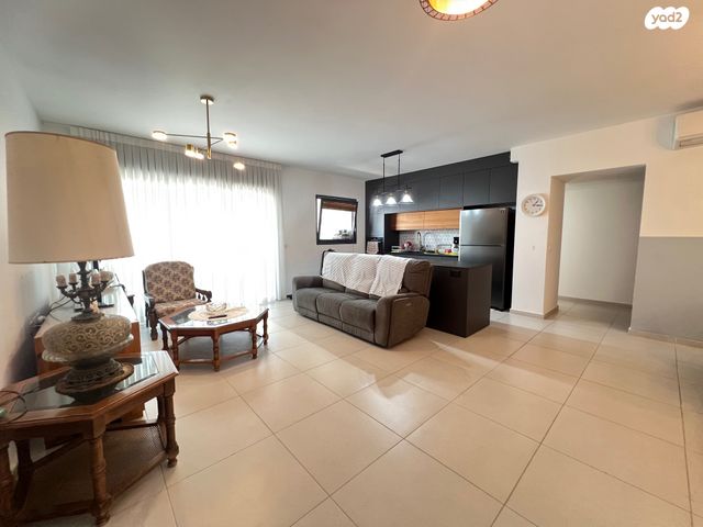 דירה, דליה רביקוביץ', פסגות אפק, ראש העין