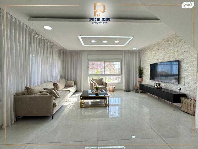 דו משפחתי, אייל אציל, עלמון, עלמון