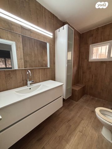 דירת גן, חוחית, צוותא ב, אלפי מנשה