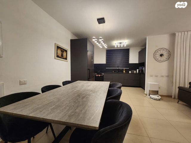 דירה, נעמי שמר, אירוס, ירוחם