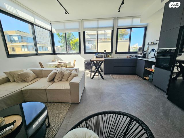 ג'ורג' אליוט 