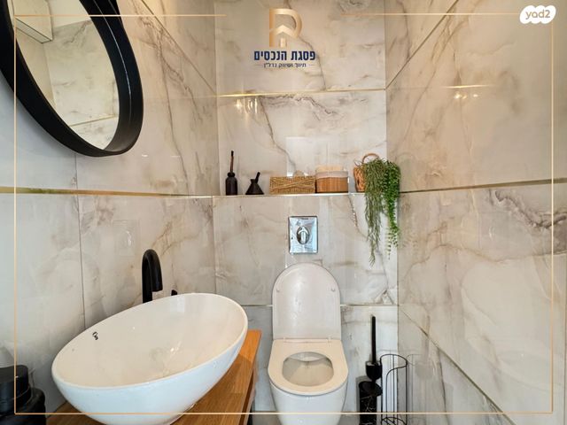 דו משפחתי, אייל אציל, עלמון, עלמון