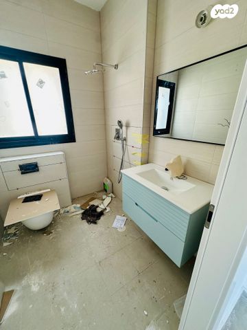 גג/ פנטהאוז, רחל, גבעת הרמבם, גבעתיים