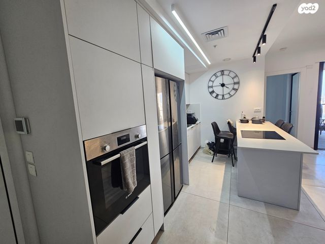 דירה, ליאונרדו דה וינצ'י 12, גני שרונה, קרית הממשלה, תל אביב יפו