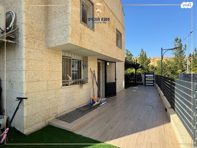 דו משפחתי, אייל אציל, עלמון, עלמון