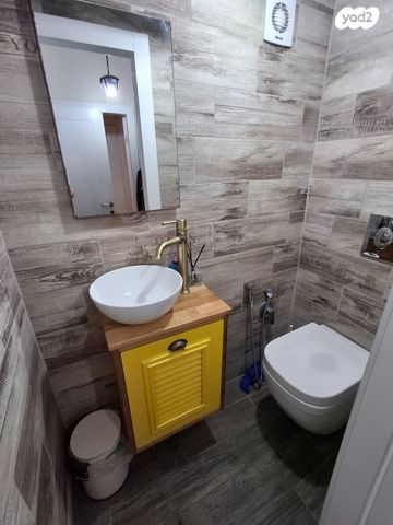 טריפלקס, שדרות העצמאות 187, הפרחים, קרית גת