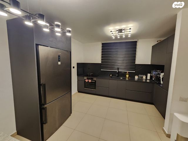 דירה, נעמי שמר, אירוס, ירוחם