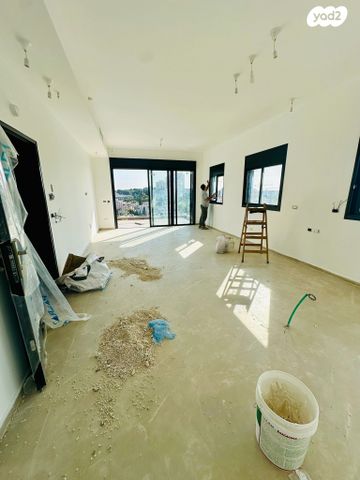 גג/ פנטהאוז, רחל, גבעת הרמבם, גבעתיים