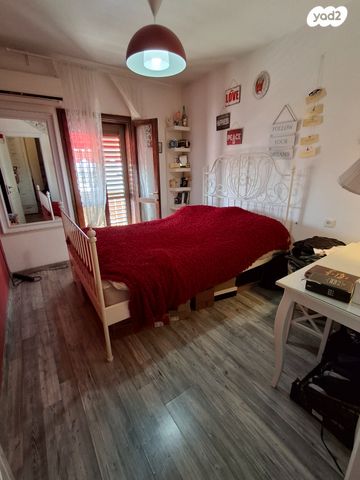 טריפלקס, שדרות העצמאות 187, הפרחים, קרית גת