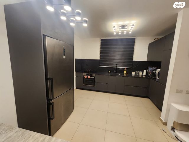 דירה, נעמי שמר, אירוס, ירוחם