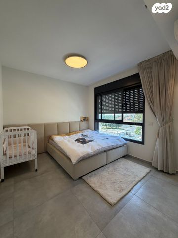 דירה, יעקב תמרי, חצרות המושבה, רחובות