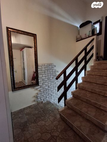 טריפלקס, שדרות העצמאות 187, הפרחים, קרית גת