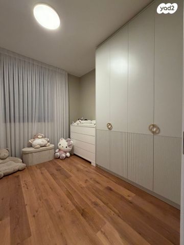 דירה, יעקב תמרי, חצרות המושבה, רחובות