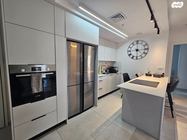 דירה, ליאונרדו דה וינצ'י 12, גני שרונה, קרית הממשלה, תל אביב יפו