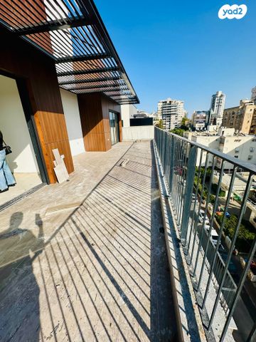 גג/ פנטהאוז, רחל, גבעת הרמבם, גבעתיים