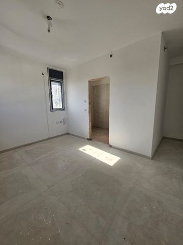 דירה, מניה שוחט, אור יהודה