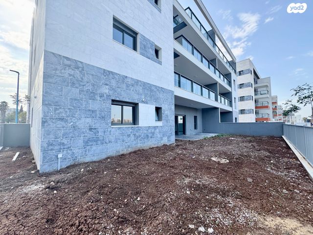 דירת גן, יצחק שמיר, עפולה הצעירה, עפולה