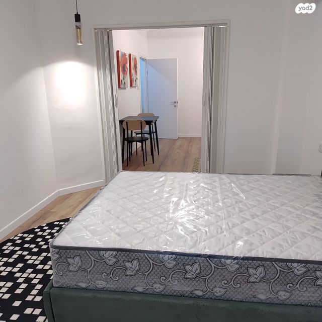 דירה, רמב"ם, ראשון לציון