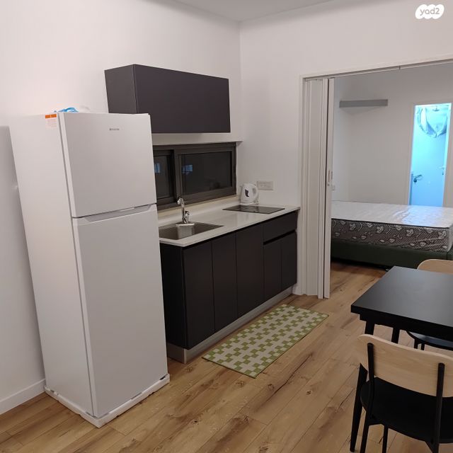 דירה, רמב"ם, ראשון לציון