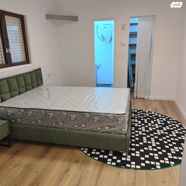 דירה, רמב"ם, ראשון לציון