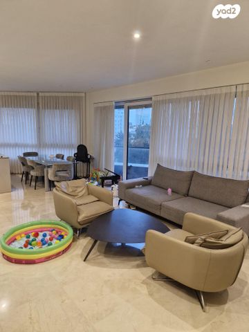 ניסים אלוני 