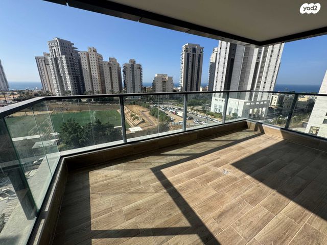 דירה, אמנון ליפקין שחק, נוף הטיילת, נתניה