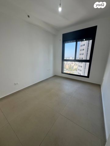 דירה, אמנון ליפקין שחק, נוף הטיילת, נתניה