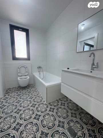 דירה, אמנון ליפקין שחק, נוף הטיילת, נתניה