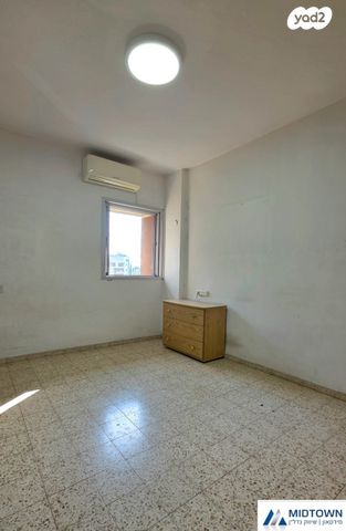 דירה, סמטת אביבים 12, שיכוני מזרחי, כפר סבא