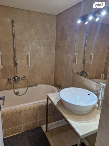 דירה, ניסים אלוני, צמרות איילון, פארק צמרת, תל אביב יפו