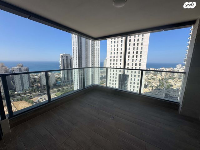 אמנון ליפקין שחק 