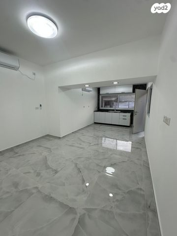 דירה, מלכי ישראל, נתיבות