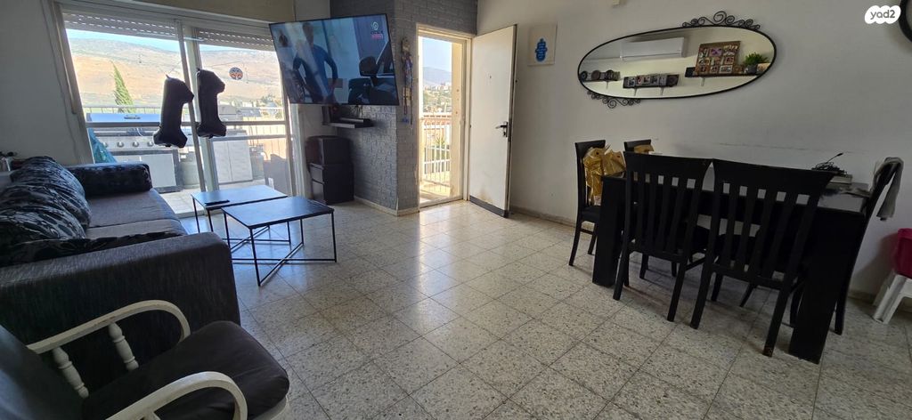 דירה, שדמה, הגליל, כרמיאל