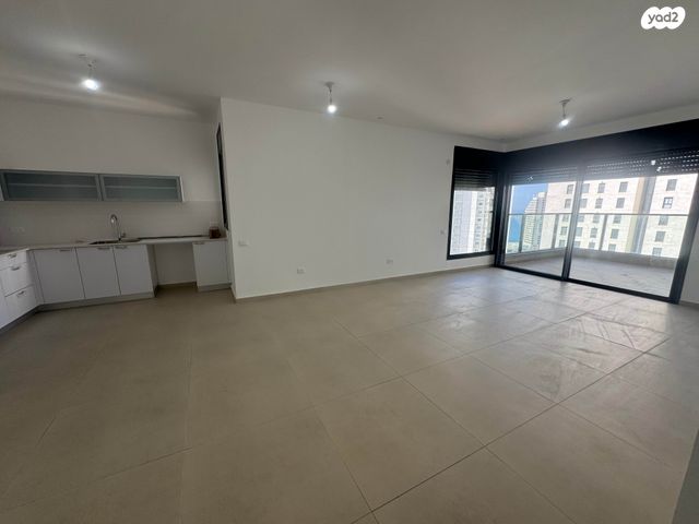 דירה, אמנון ליפקין שחק, נוף הטיילת, נתניה