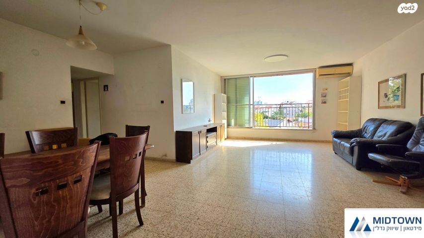 דירה, סמטת אביבים 12, שיכוני מזרחי, כפר סבא