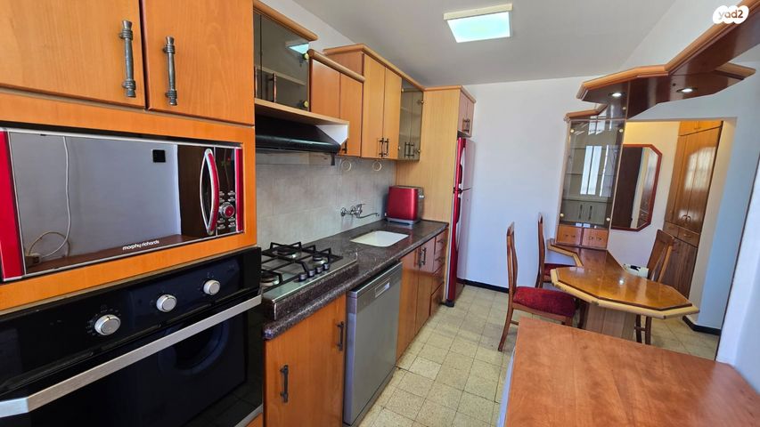 אפרים שריר 30