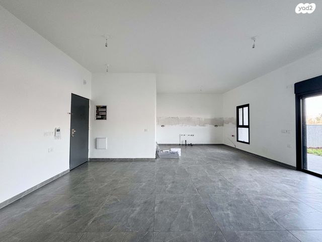 דירת גן, יצחק שמיר, עפולה הצעירה, עפולה