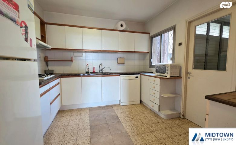 דירה, סמטת אביבים 12, שיכוני מזרחי, כפר סבא