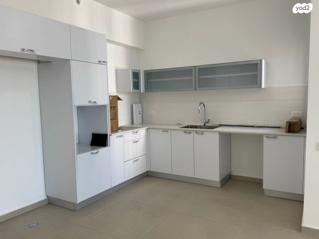 דירה, אמנון ליפקין שחק, נוף הטיילת, נתניה