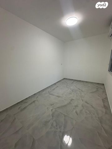 דירה, מלכי ישראל, נתיבות