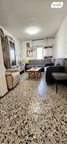 דירה, קיבוץ גלויות, קרית מלאכי