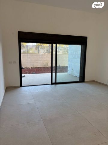 דירת גן, הכלנית, 2004, רעננה