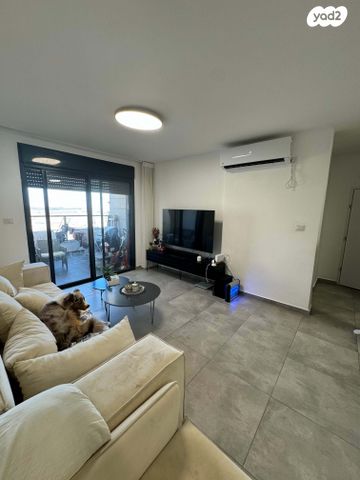 דירה, הרב אבא אבוחצירה, שדרות בפארק, שדרות