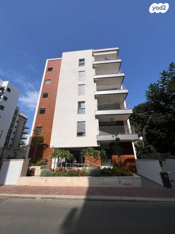 דירת גן, אלרואי 39, תל יהודה, רמת גן