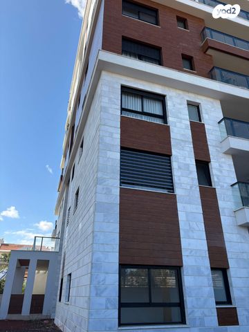 דירת גן, הכלנית, 2004, רעננה