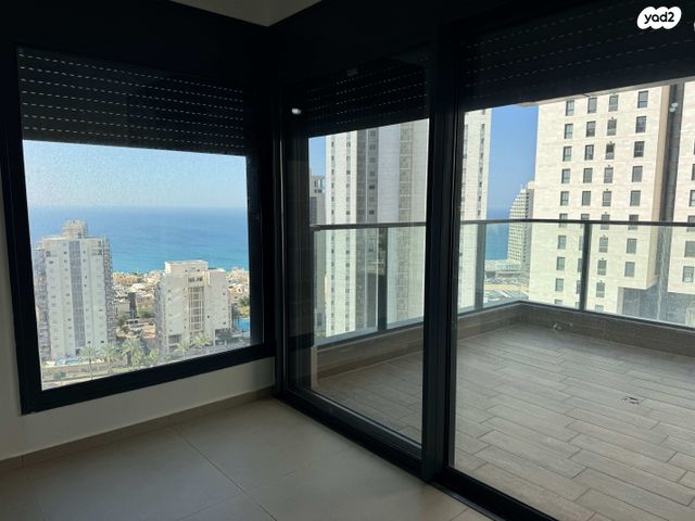 דירה, אמנון ליפקין שחק, נוף הטיילת, נתניה