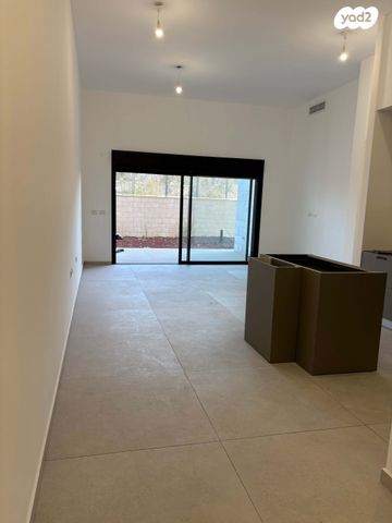 דירת גן, הכלנית, 2004, רעננה