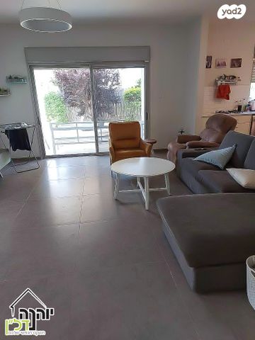 דו משפחתי, כפר תבור