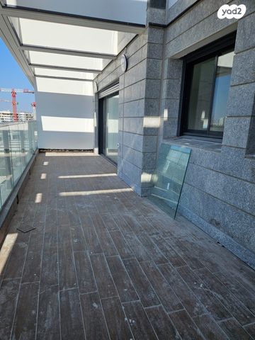 דירה, מניה שוחט, אור יהודה