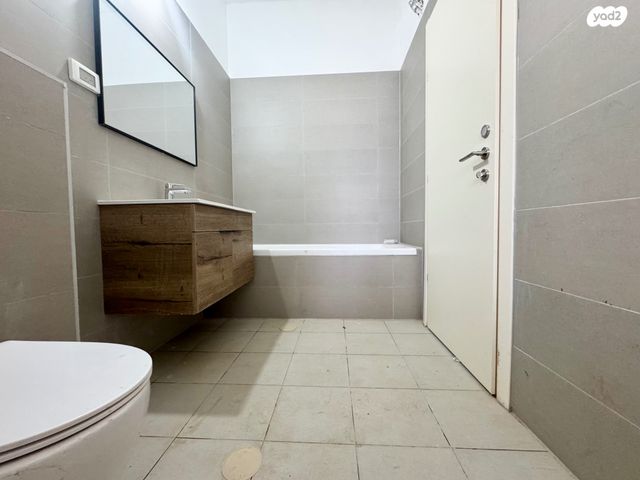 דירת גן, יצחק שמיר, עפולה הצעירה, עפולה